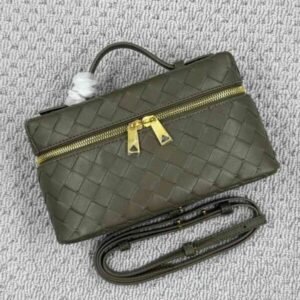 Buy Bottega Veneta Bang Bang Intrecciato Leather Vanity Case | Bags Dubai - Luxury Master Copy Dubai